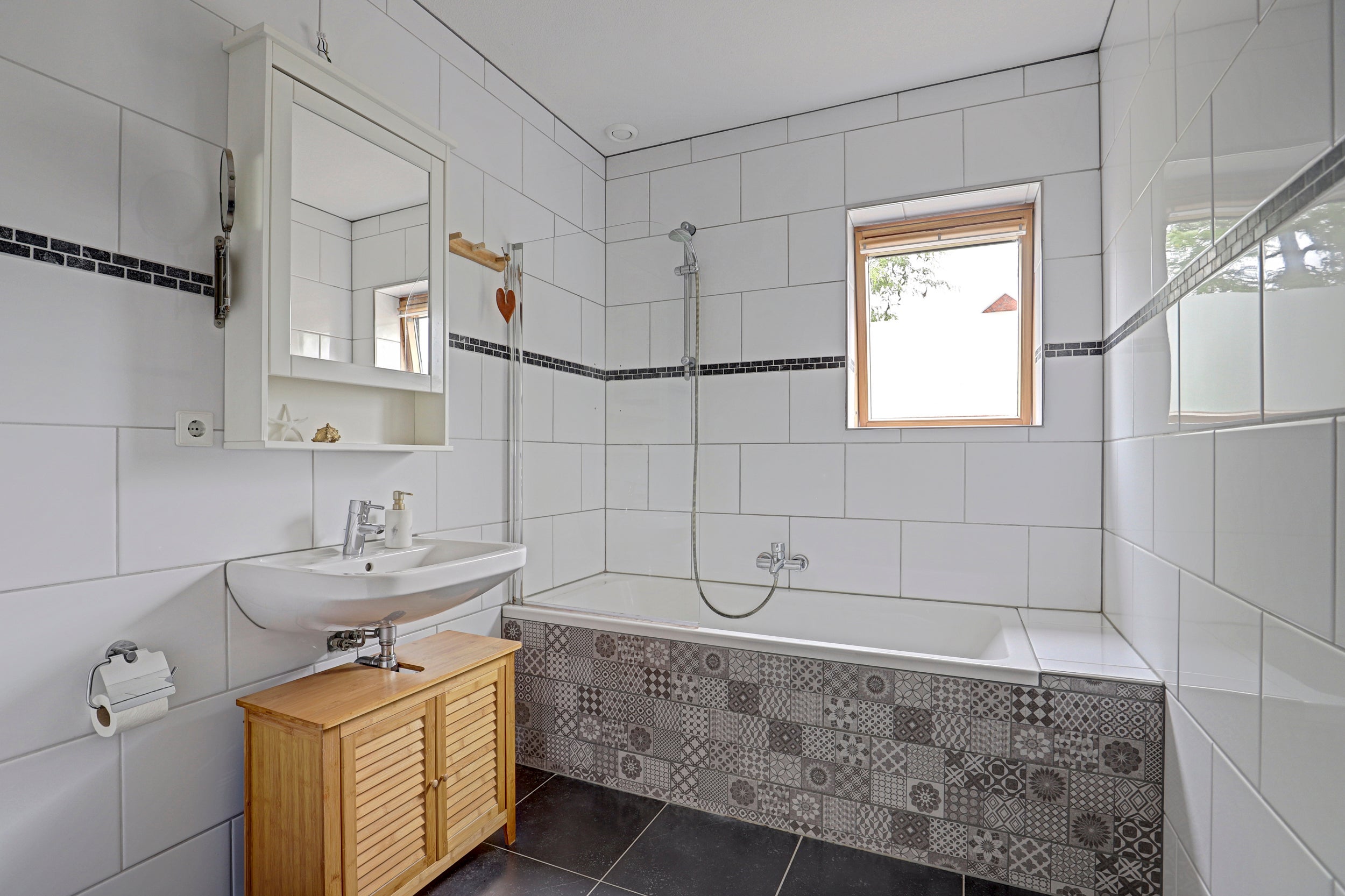 Tussenwoning te koop: Mispelgaarde 16, Hendrik-Ido-Ambacht