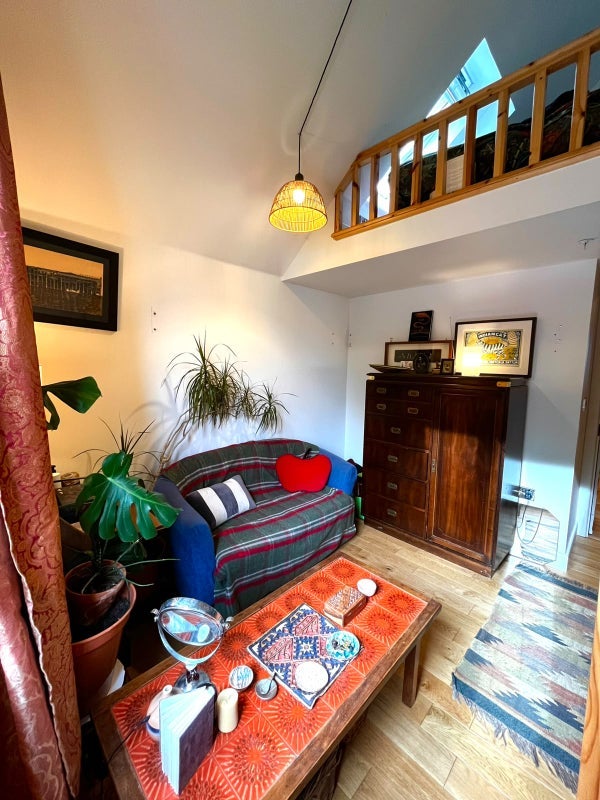 Room Water Lilies in Bristol