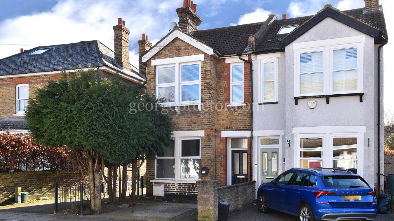 Flat Great Elms Road in Greater London
