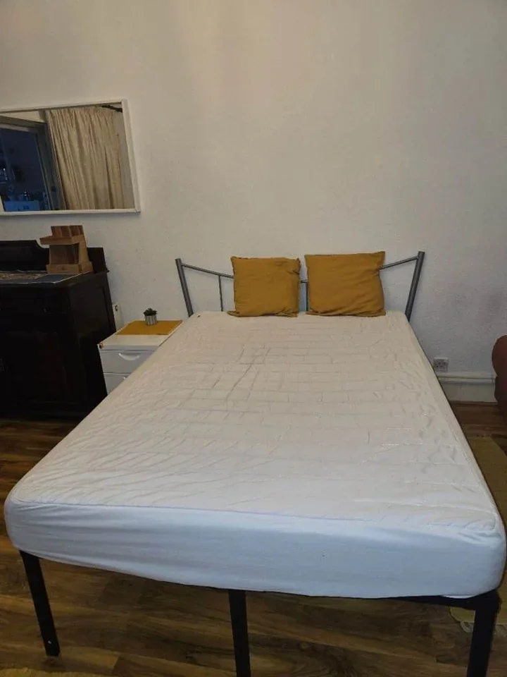 Room Forty Lane in Greater London