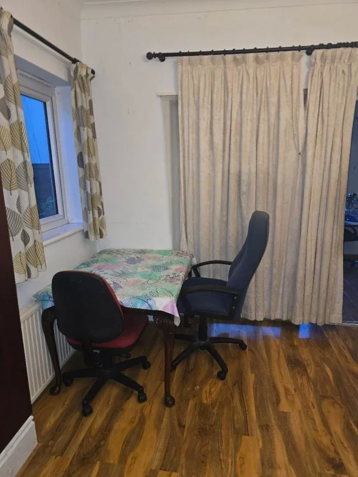 Room Forty Lane in Greater London