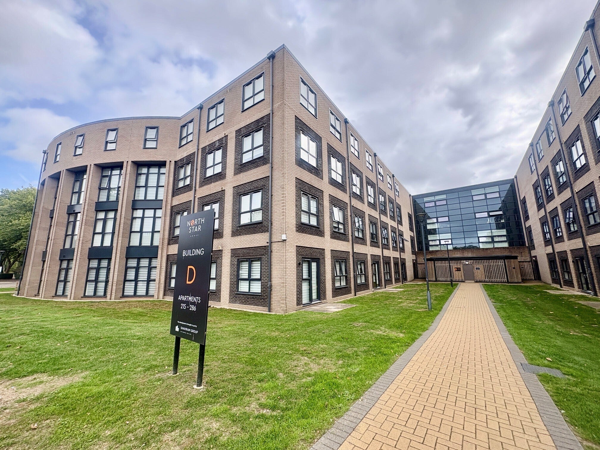 Flat North Star Avenue in Swindon