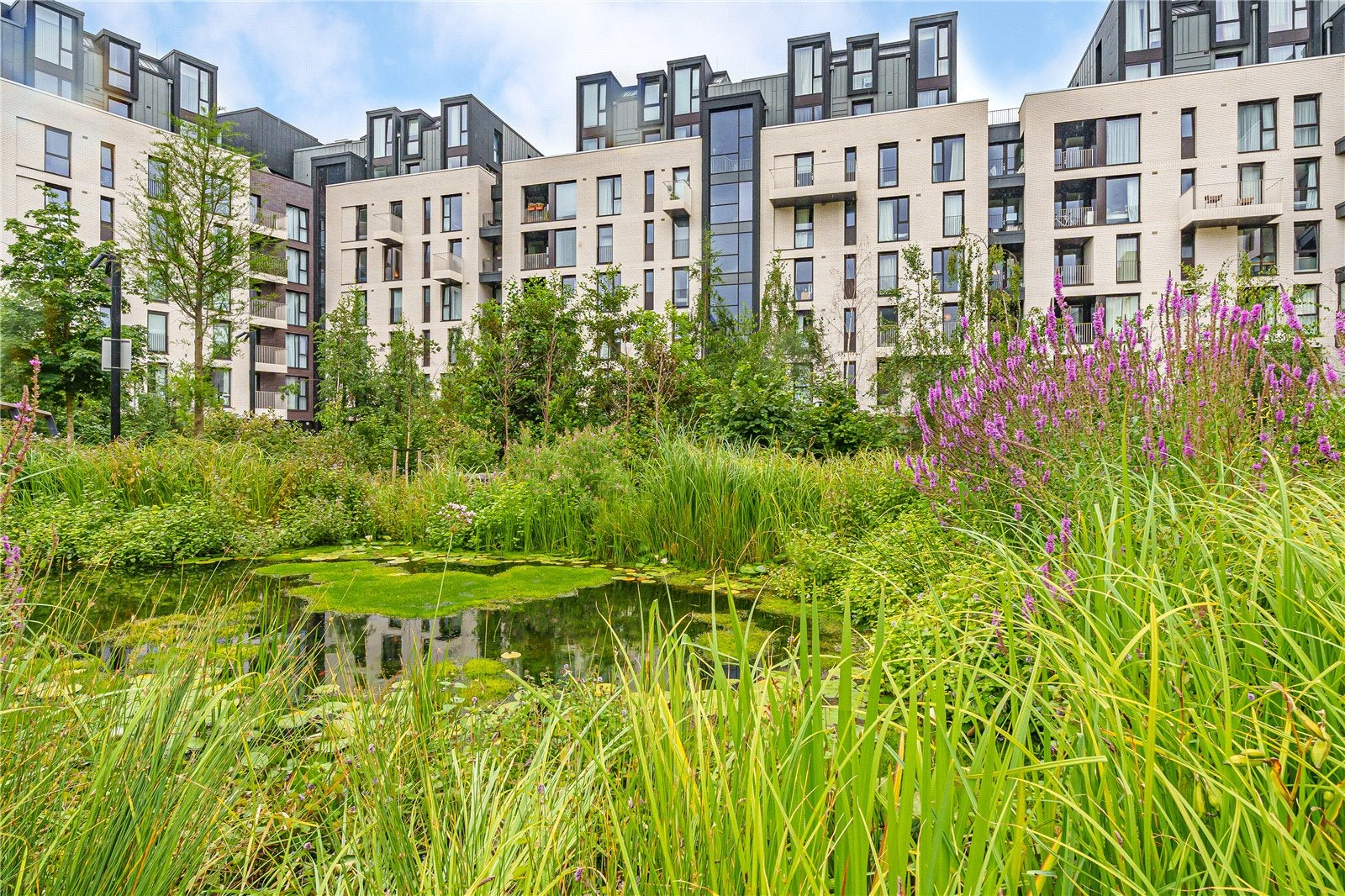 Flat Forrester Way in Greater London