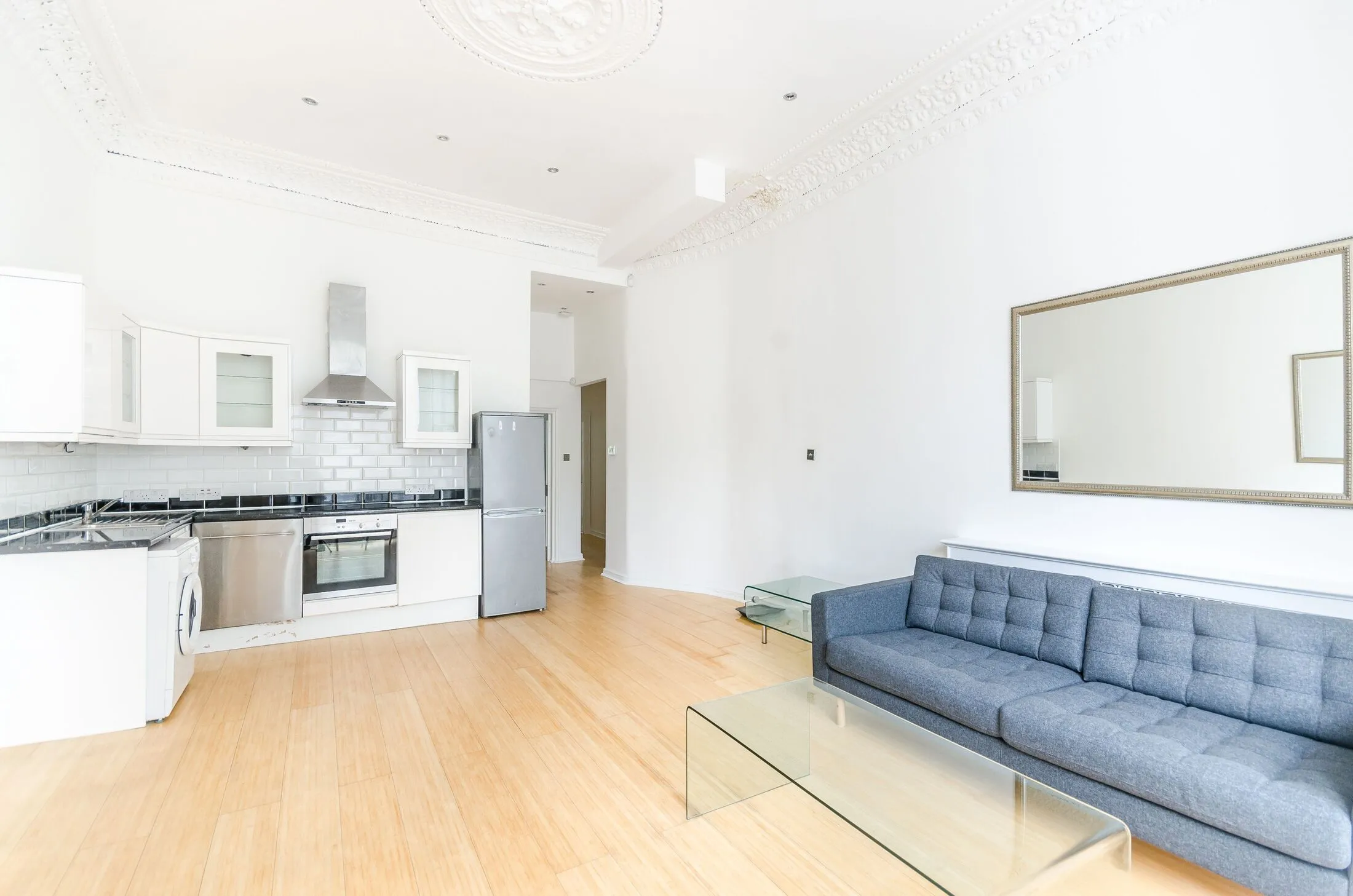 Flat Warwick Road in Greater London