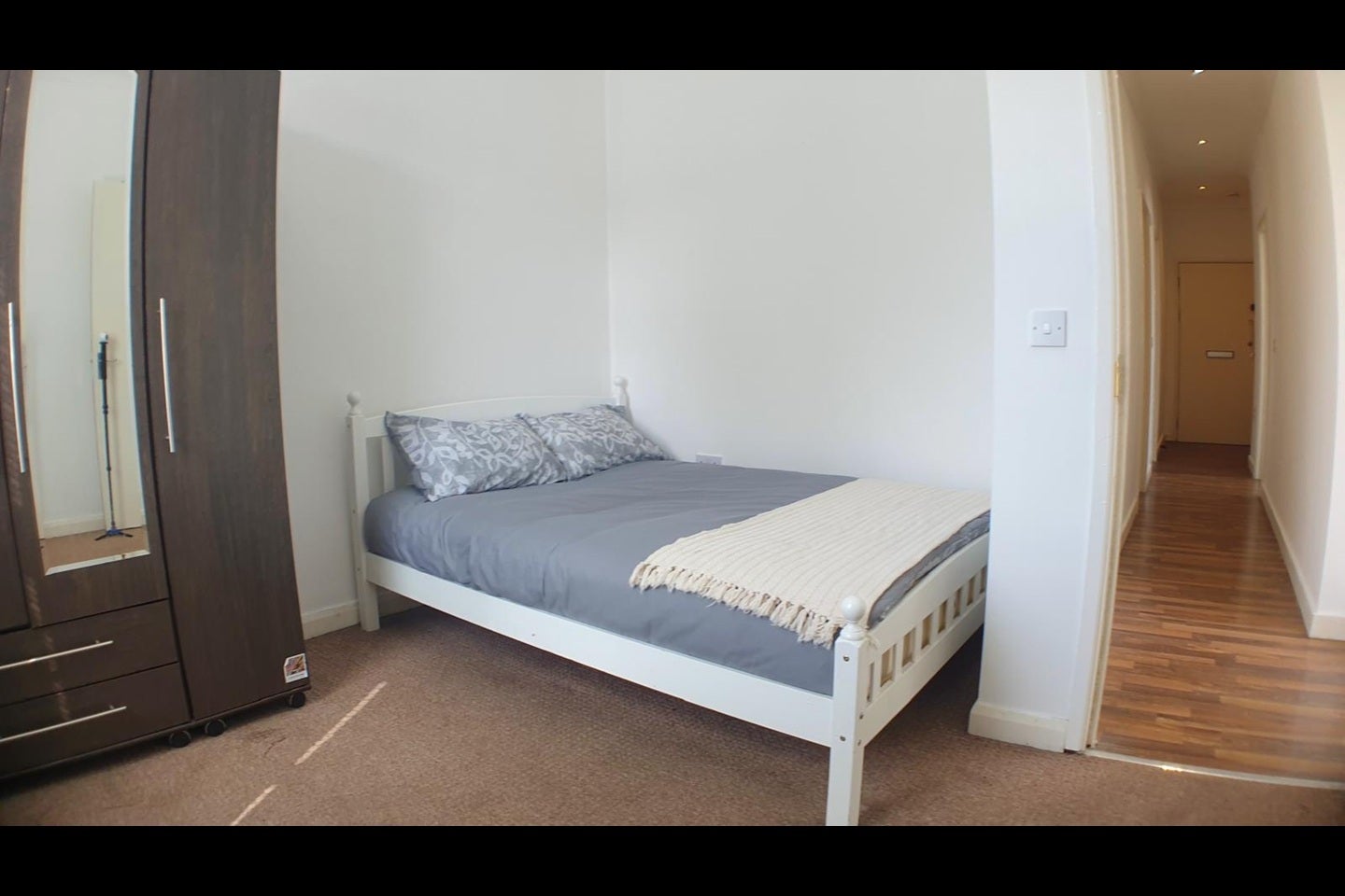 Flat Bigland Street in Greater London