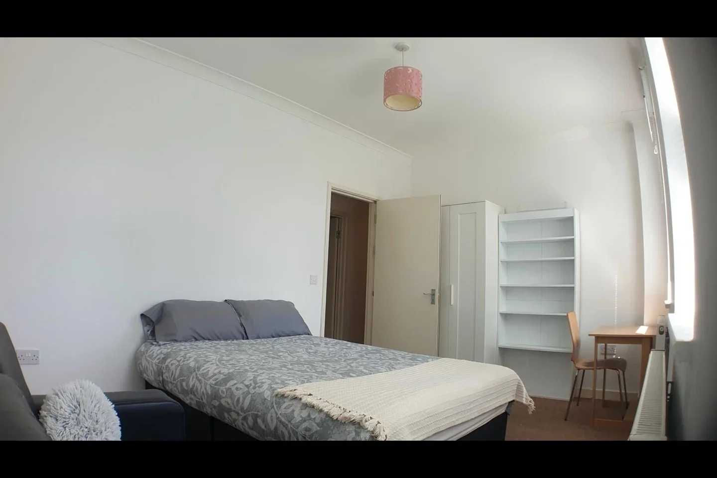 Flat Bigland Street in Greater London