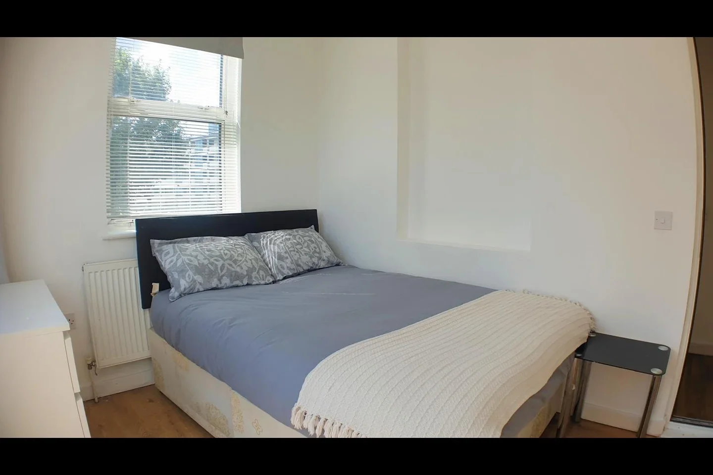 Flat Bigland Street in Greater London
