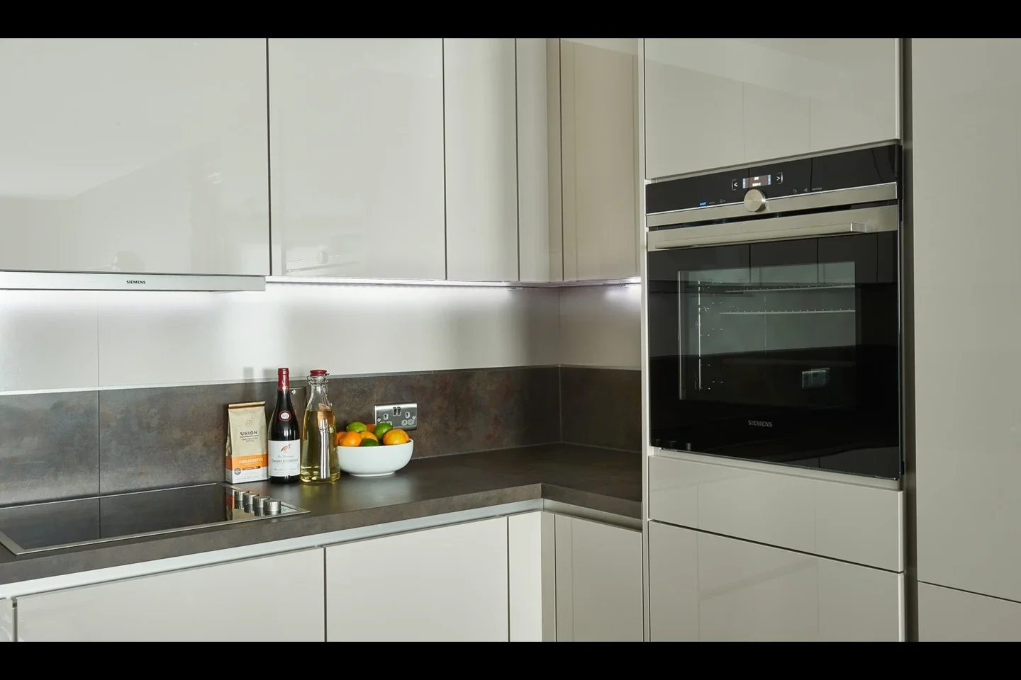 Flat Kingsland High Street in Greater London