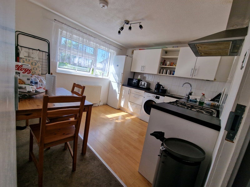 Room Ombersley Close in Redditch