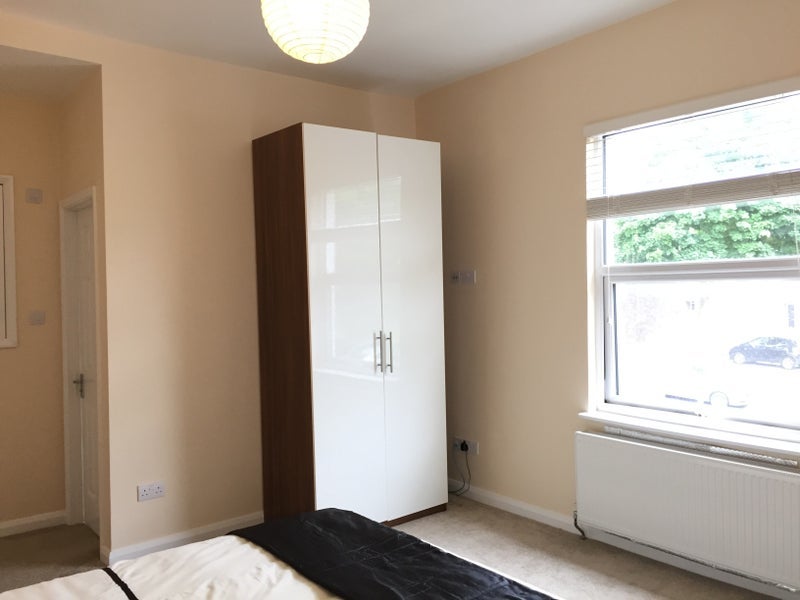 Room Gilmore Road in Greater London