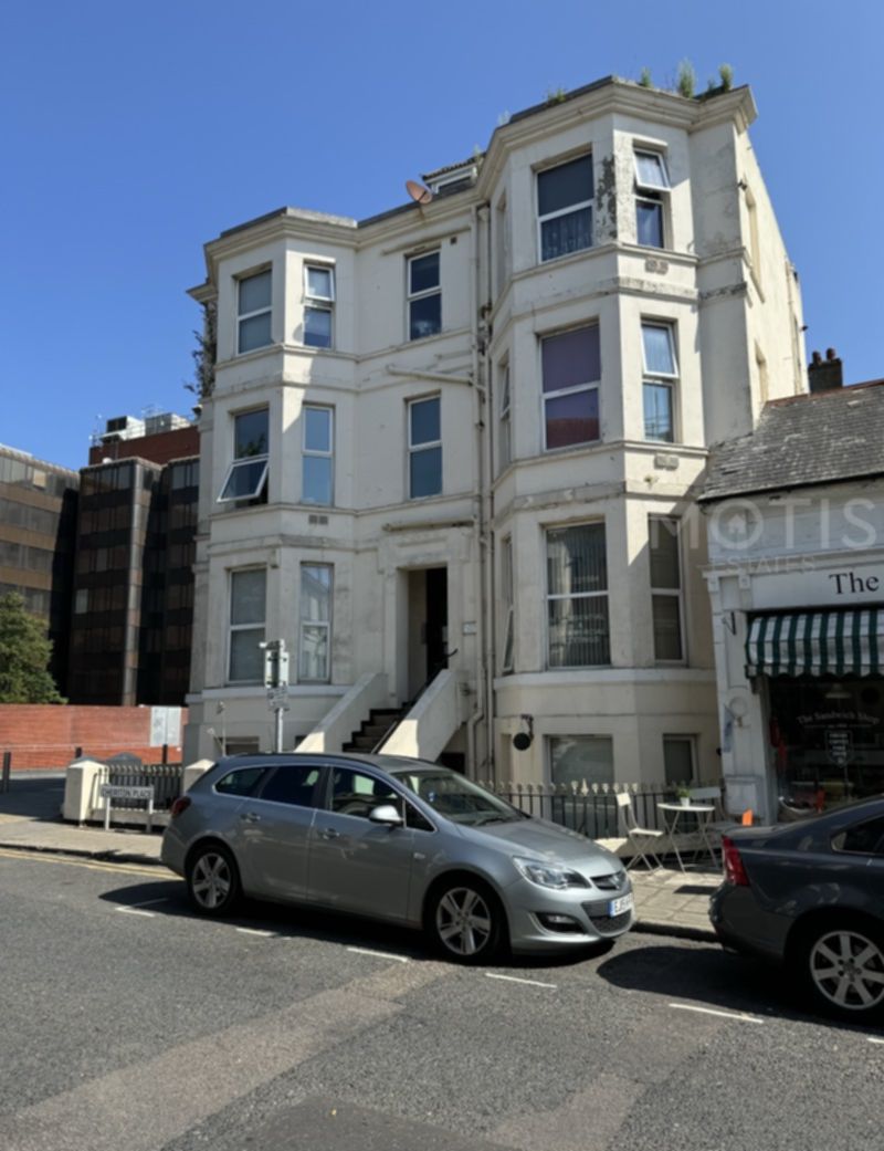 Flat Cheriton Place in Folkestone and Hythe District