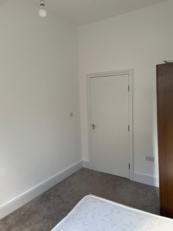 Room Du Cane Road in Greater London