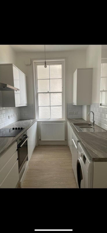 Room Du Cane Road in Greater London