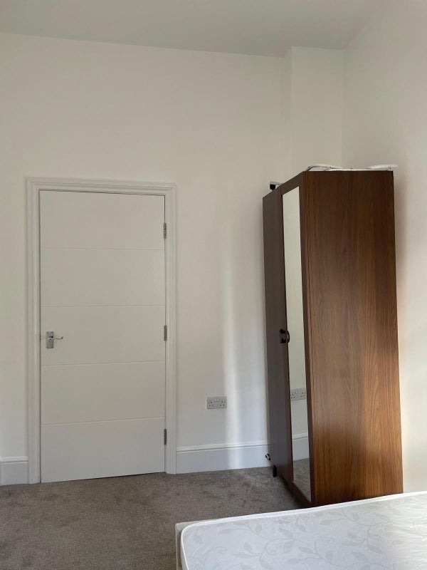 Room Du Cane Road in Greater London