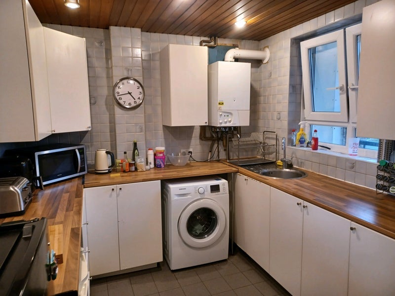 Room Trelawney Estate in Greater London