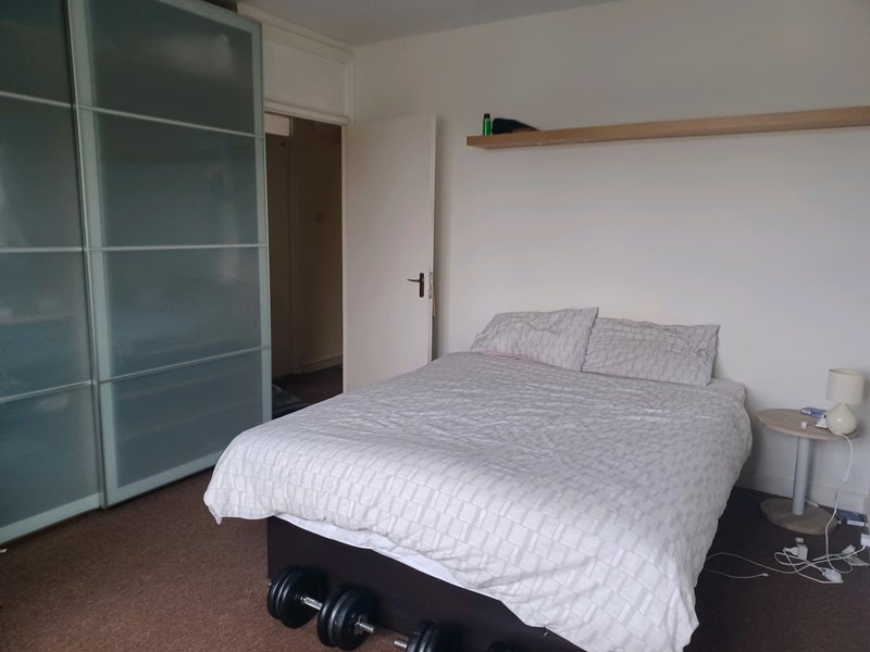 Room Trelawney Estate in Greater London