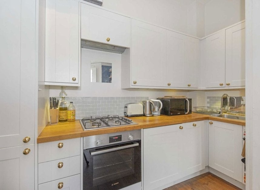 Flat Gauden Road in Greater London