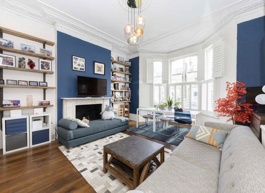 Flat Gauden Road in Greater London