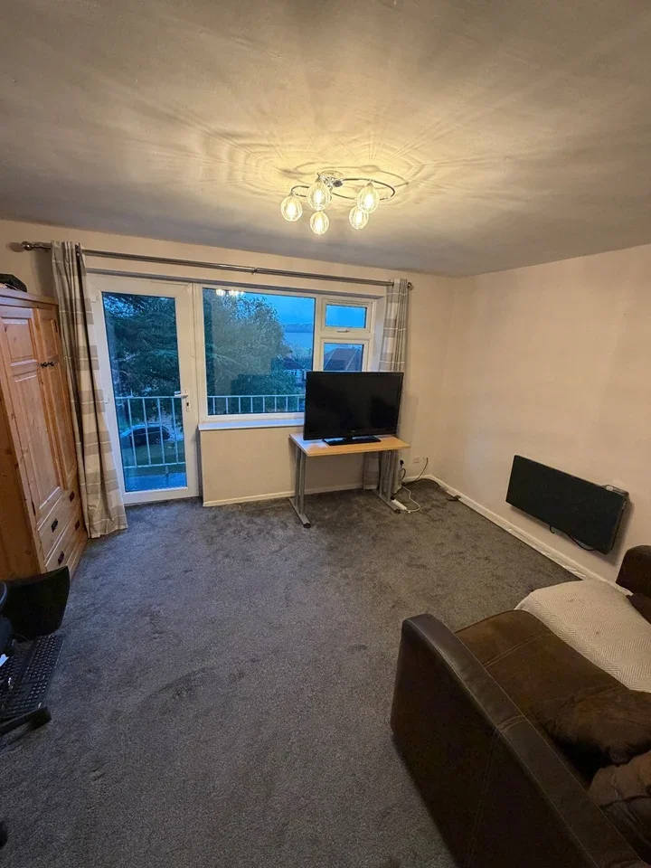 Flat Court Close in High Wycombe
