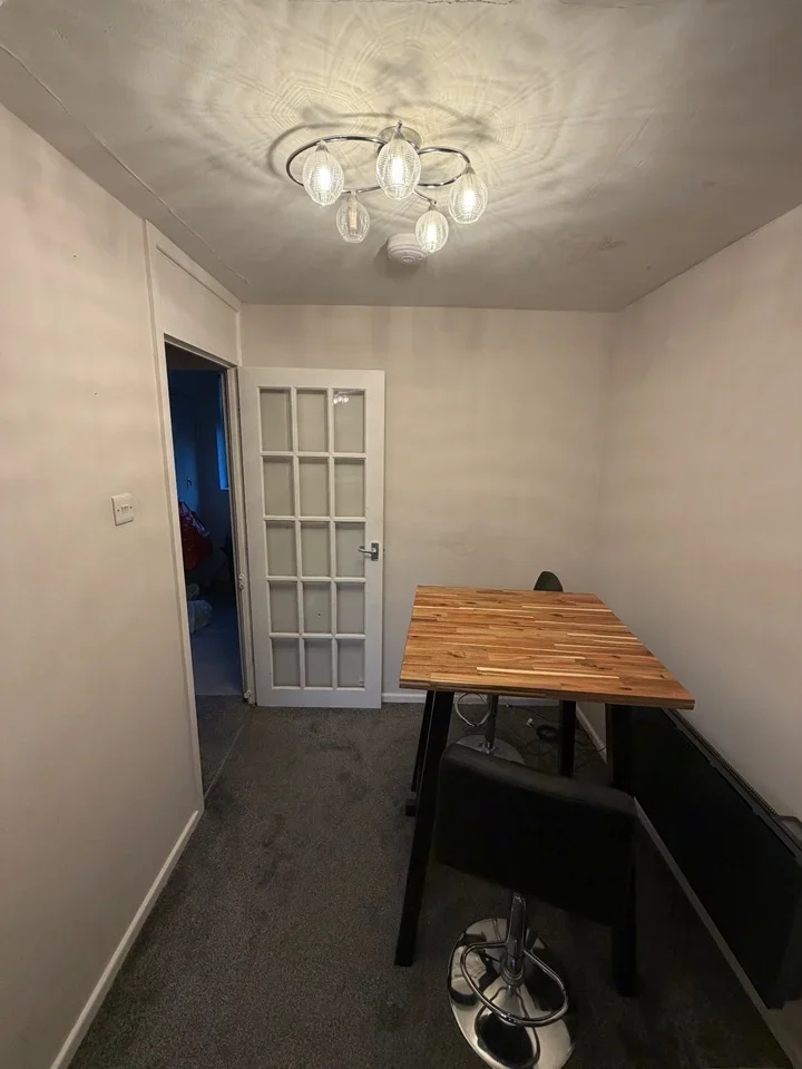 Flat Court Close in High Wycombe
