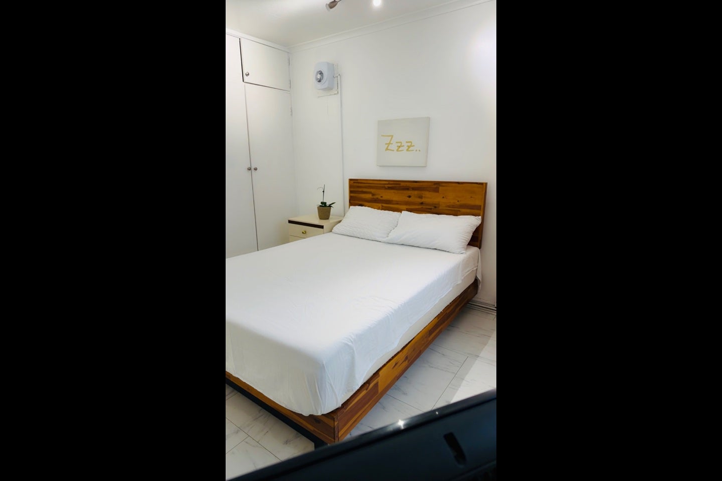 Room Chingford Lane in Greater London