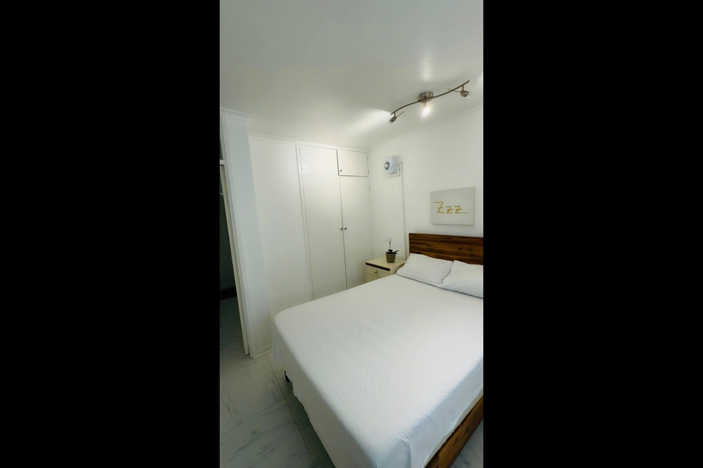 Room Chingford Lane in Greater London