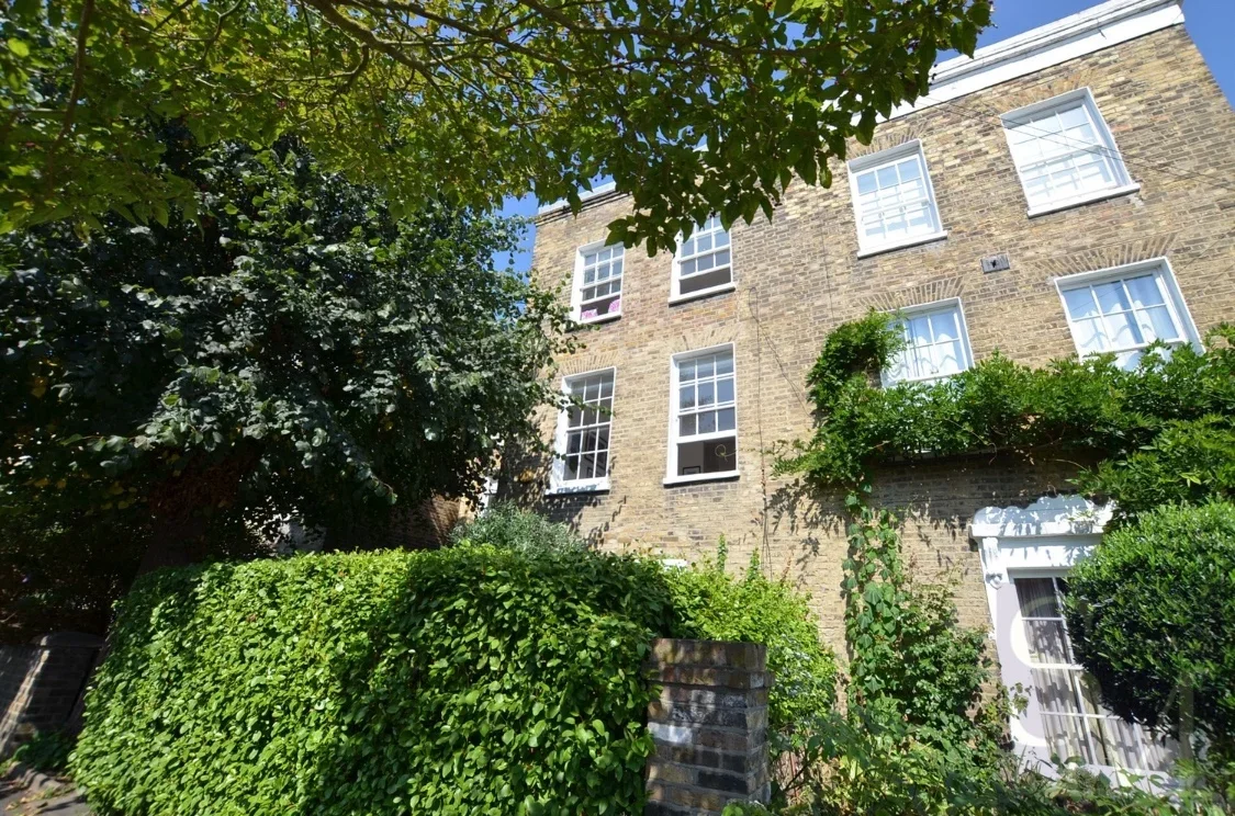Room Chingford Lane in Greater London