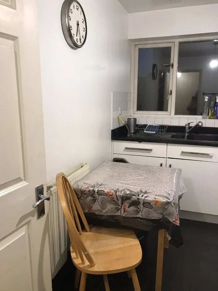 Room Myddleton Avenue in Greater London