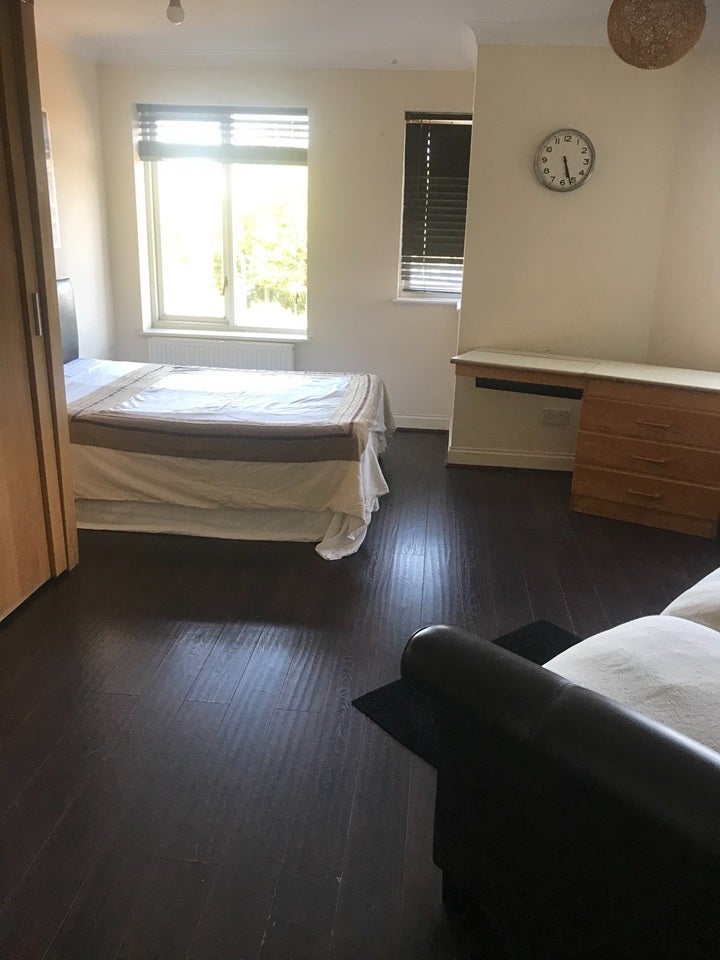 Room Myddleton Avenue in Greater London
