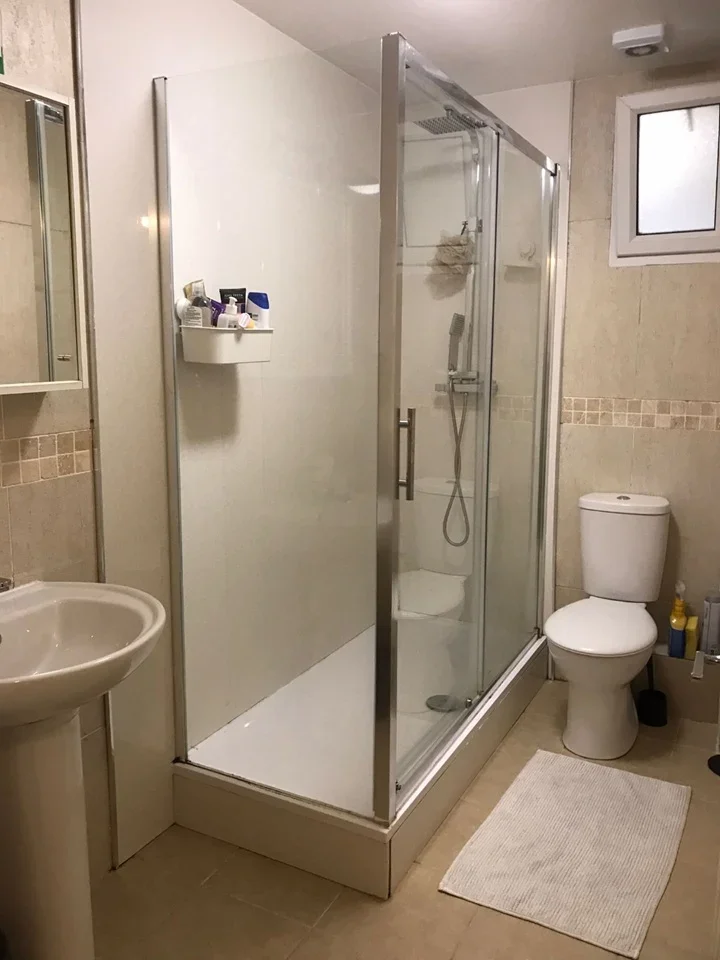 Room Myddleton Avenue in Greater London