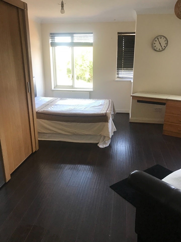 Room Myddleton Avenue in Greater London