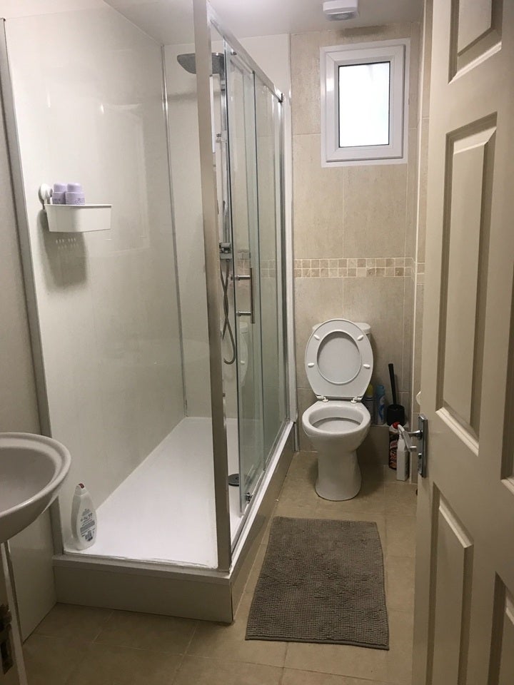 Room Myddleton Avenue in Greater London