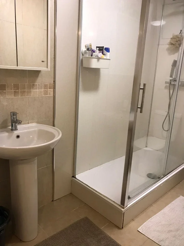 Room Myddleton Avenue in Greater London