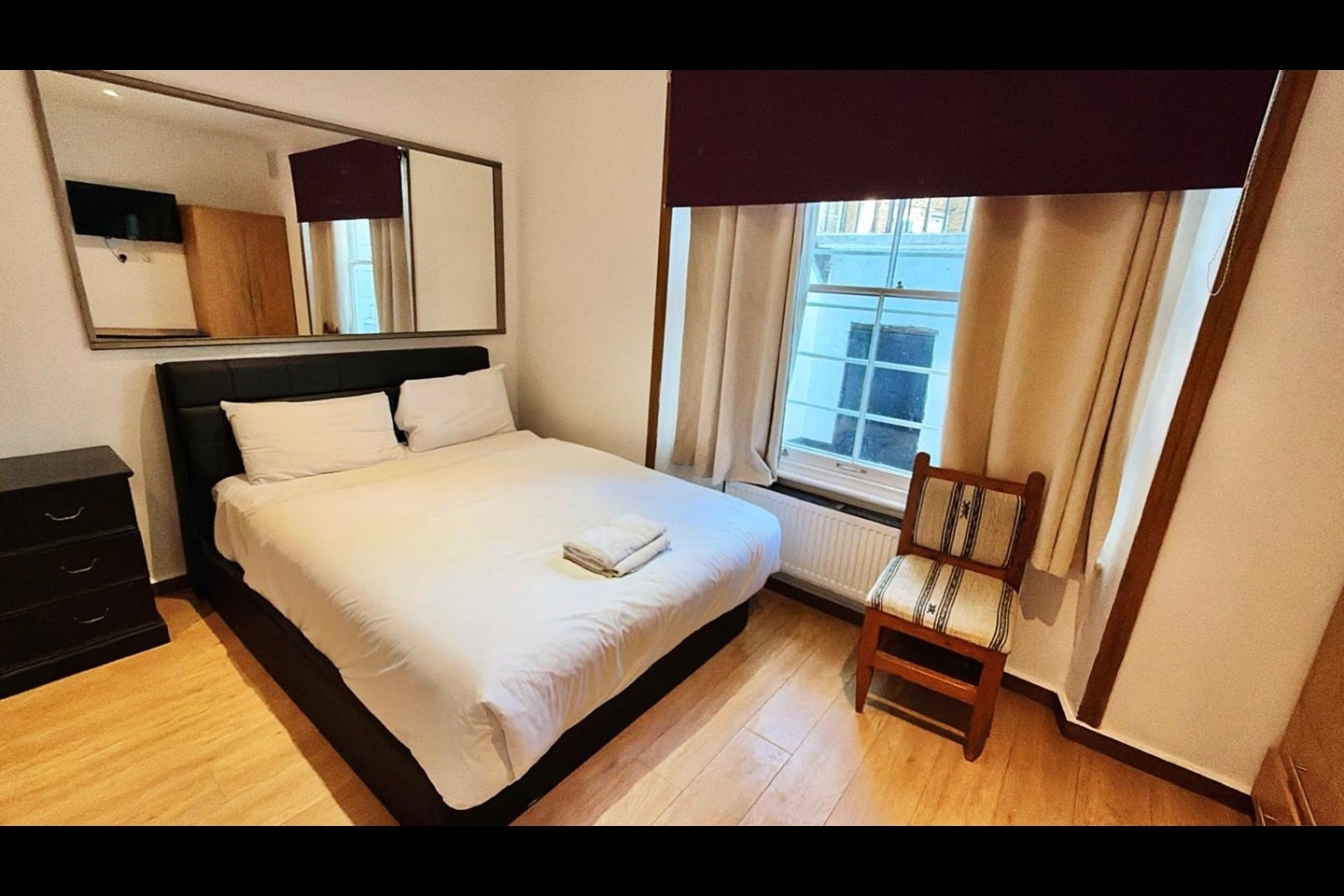 Flat Kempsford Gardens in Greater London