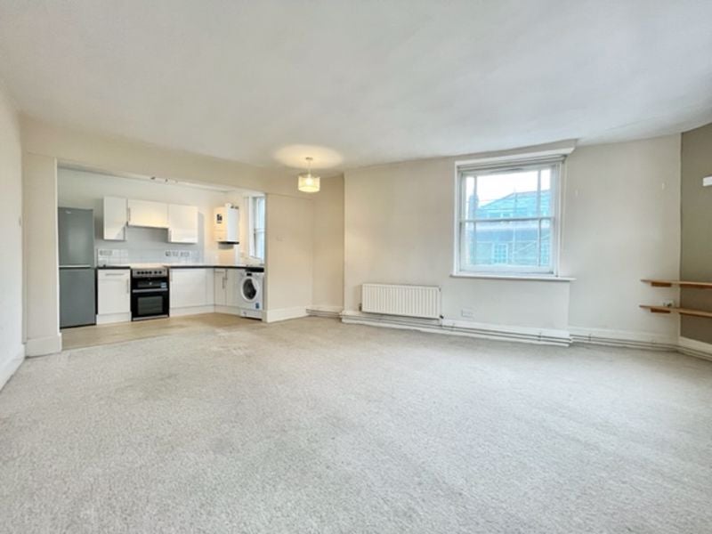 Flat Upper Street in Greater London