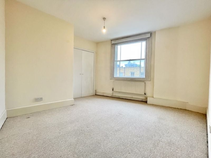 Flat Upper Street in Greater London