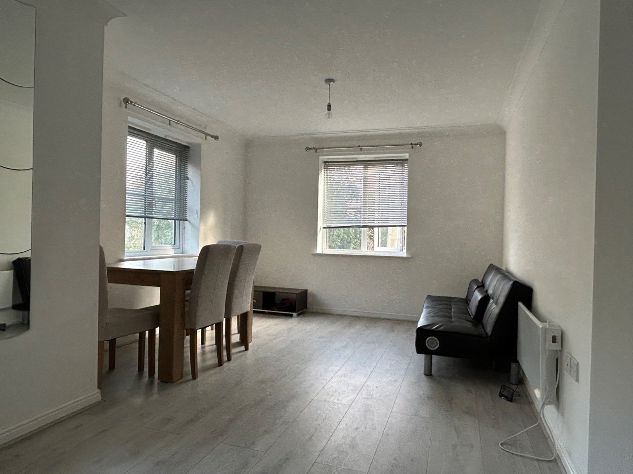 Flat Windermere Avenue in Purfleet-on-Thames