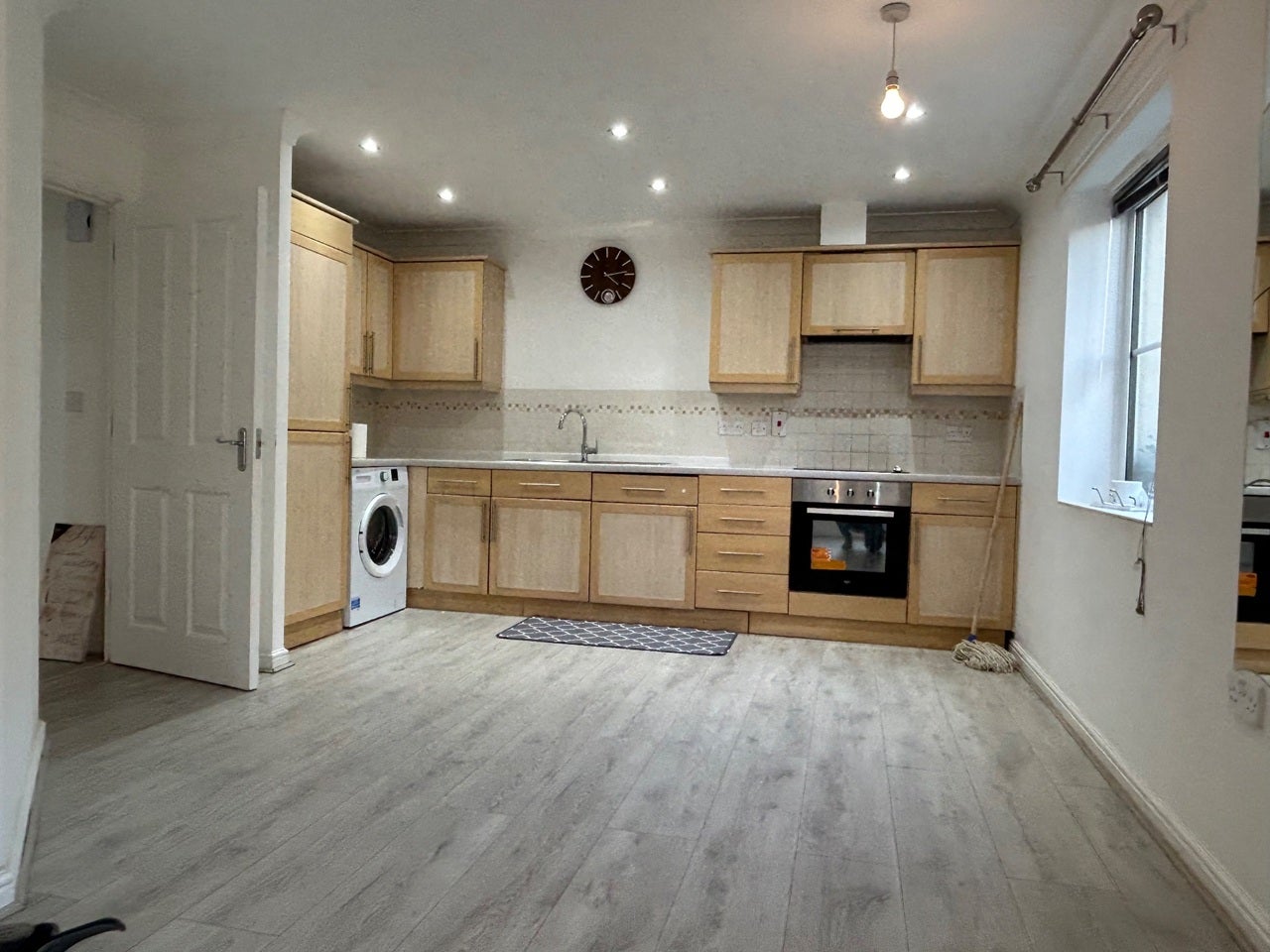 Flat Windermere Avenue in Purfleet-on-Thames