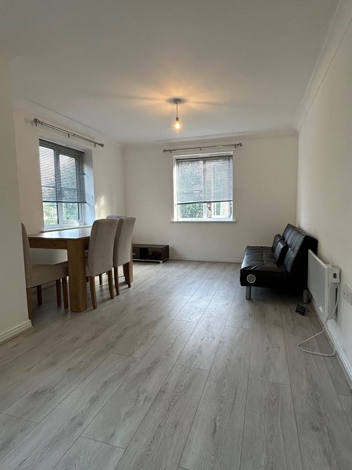 Flat Windermere Avenue in Purfleet-on-Thames