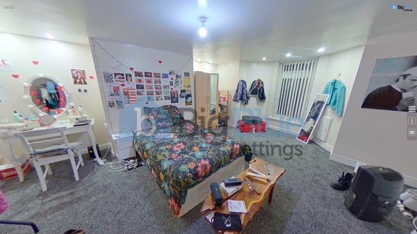 Room Cardigan Road in Leeds