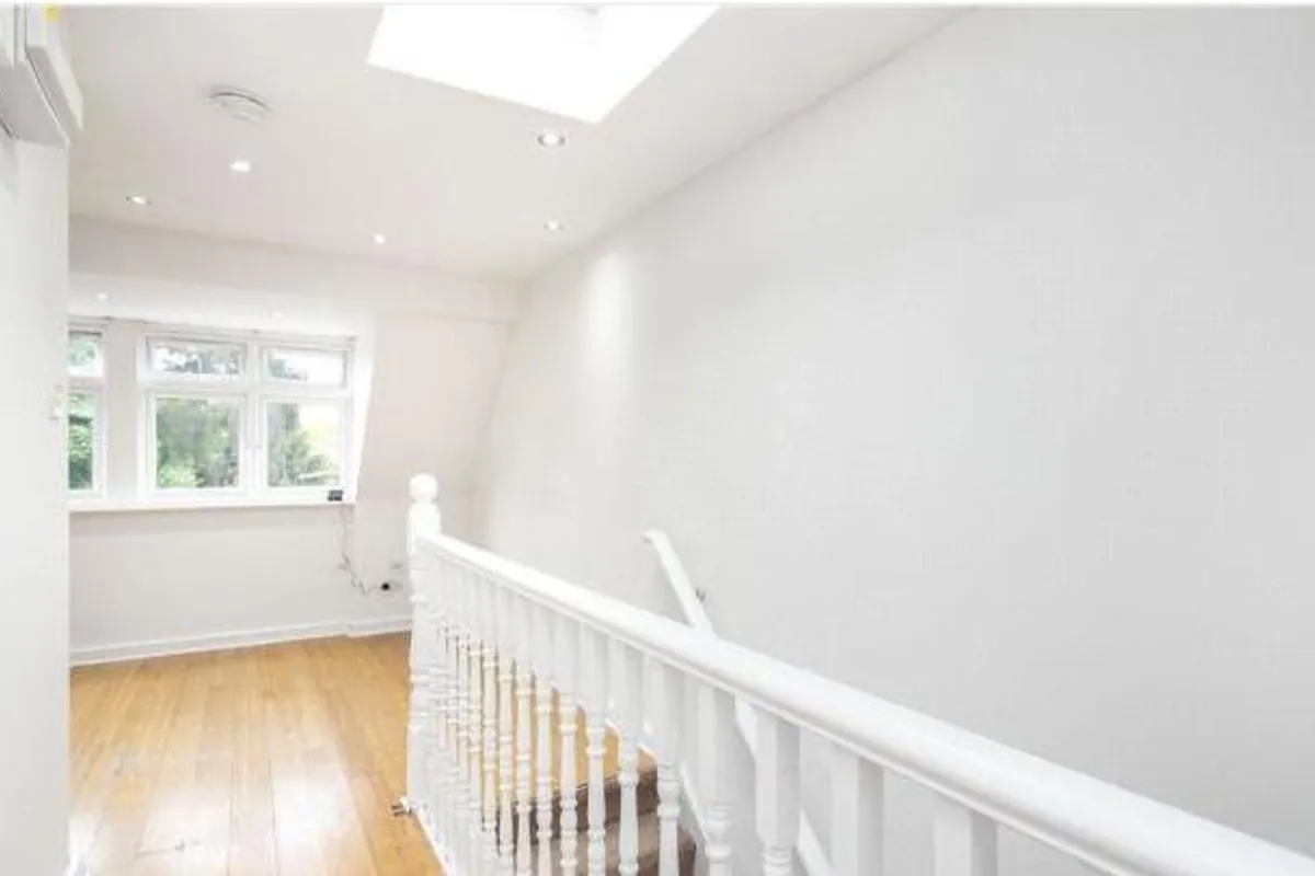Flat Ellesmere Road in Greater London
