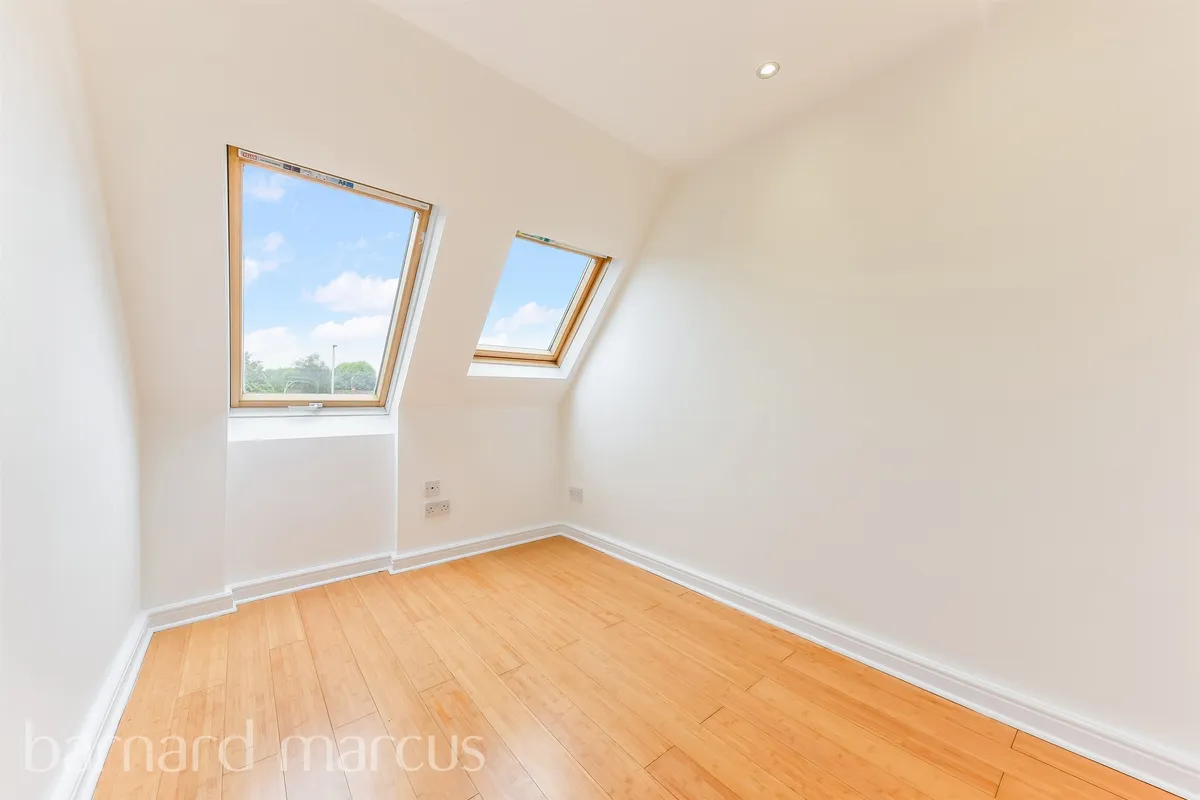 Flat Ellesmere Road in Greater London