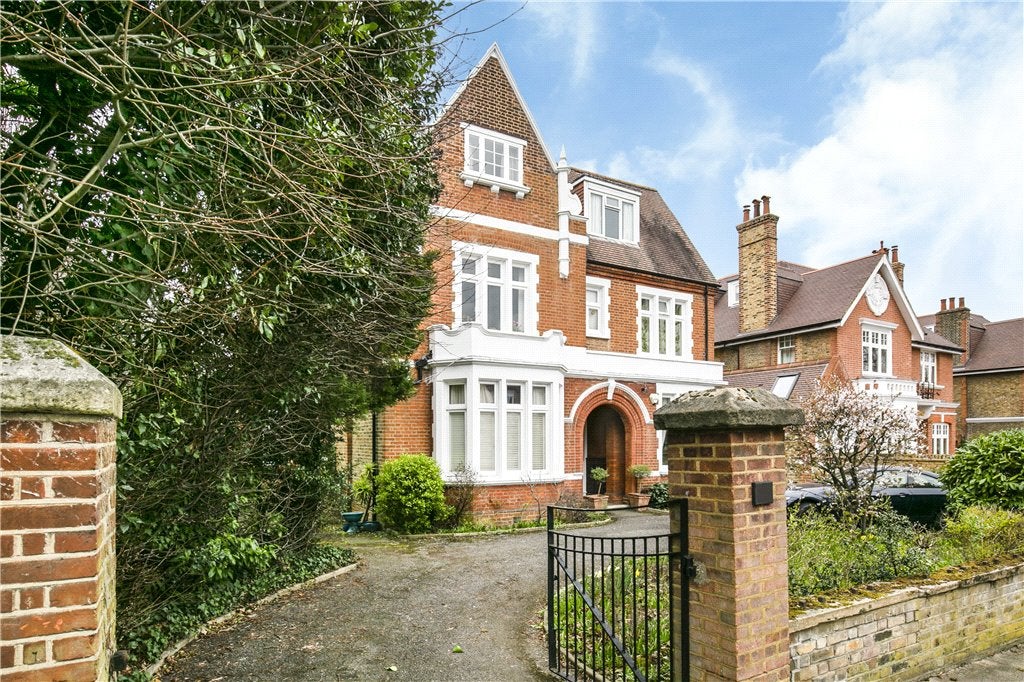 Flat Gwendolen Avenue in Greater London