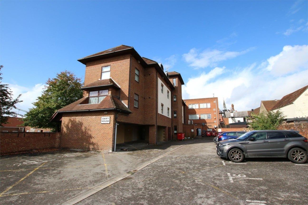 Flat Market Place in Wokingham