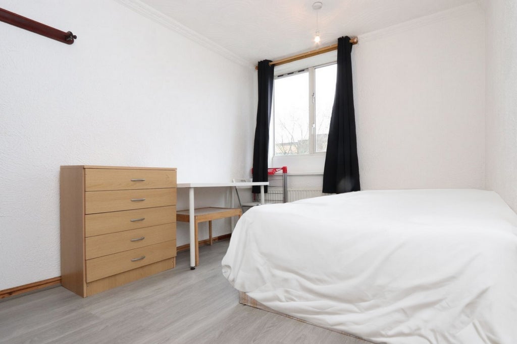 Room Globe Road in Greater London