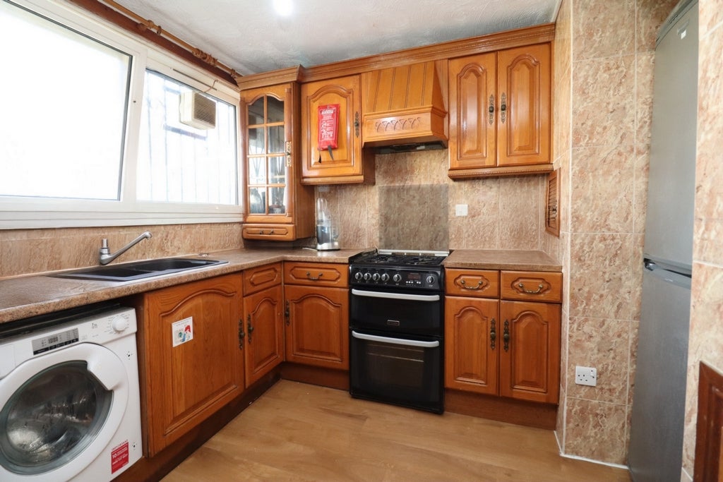 Room Globe Road in Greater London