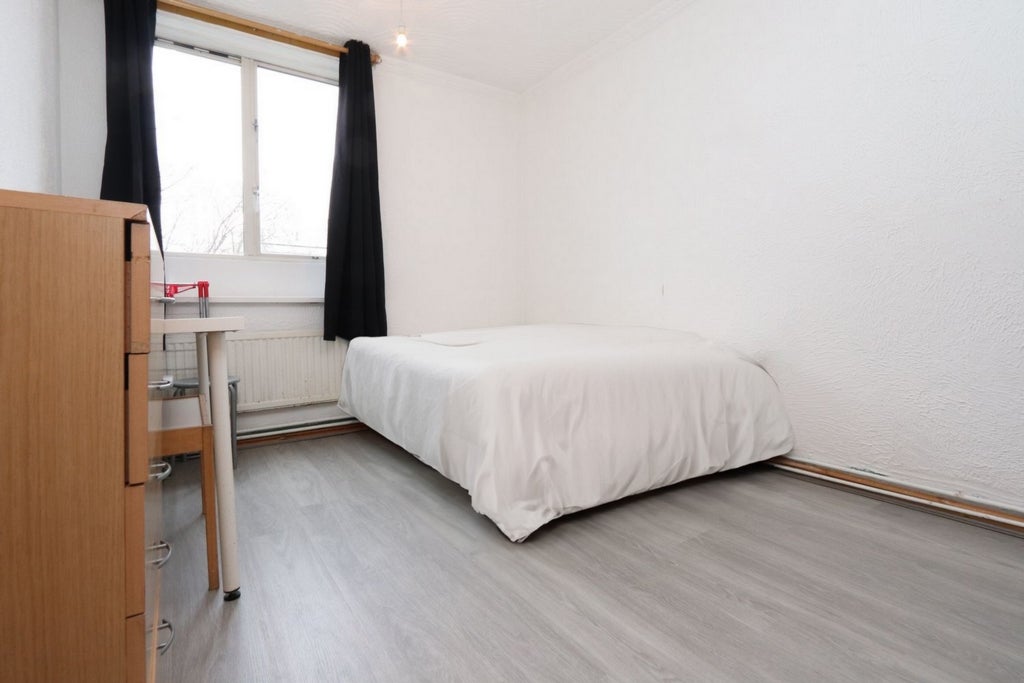 Room Globe Road in Greater London