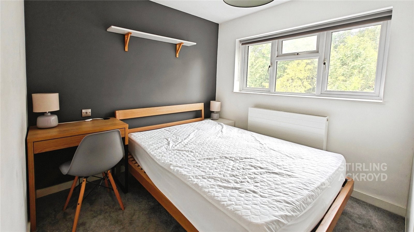 Room Applegarth Avenue in Guildford