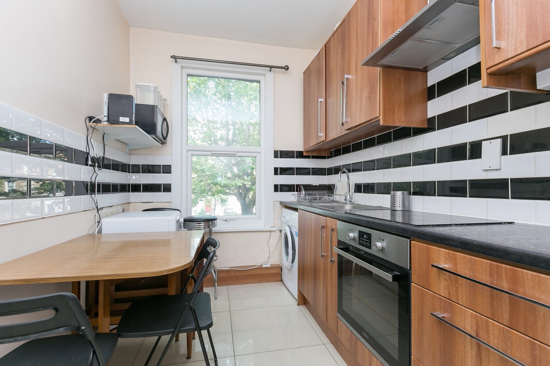 Flat Kingsland Road in Greater London