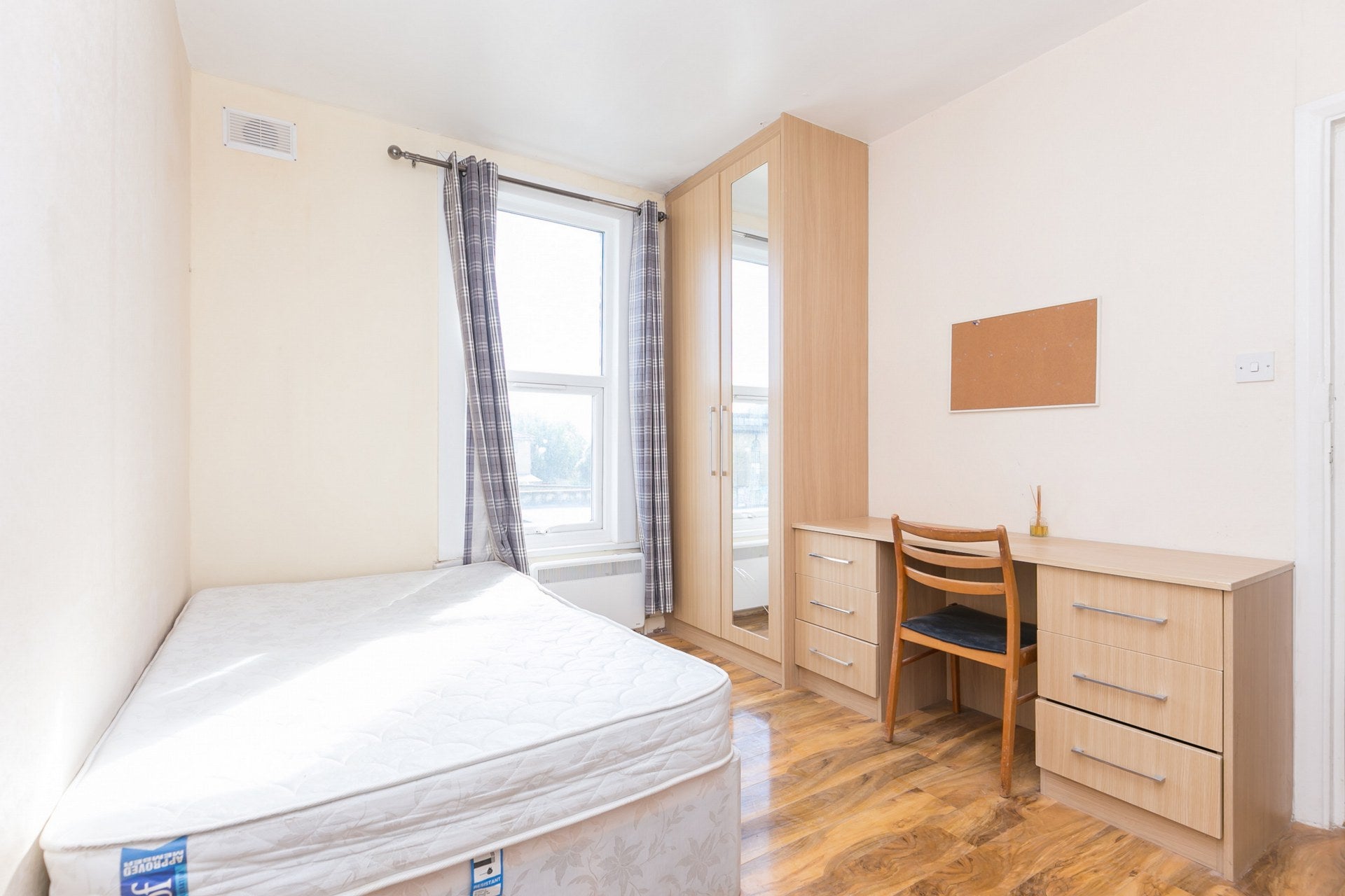 Flat Kingsland Road in Greater London